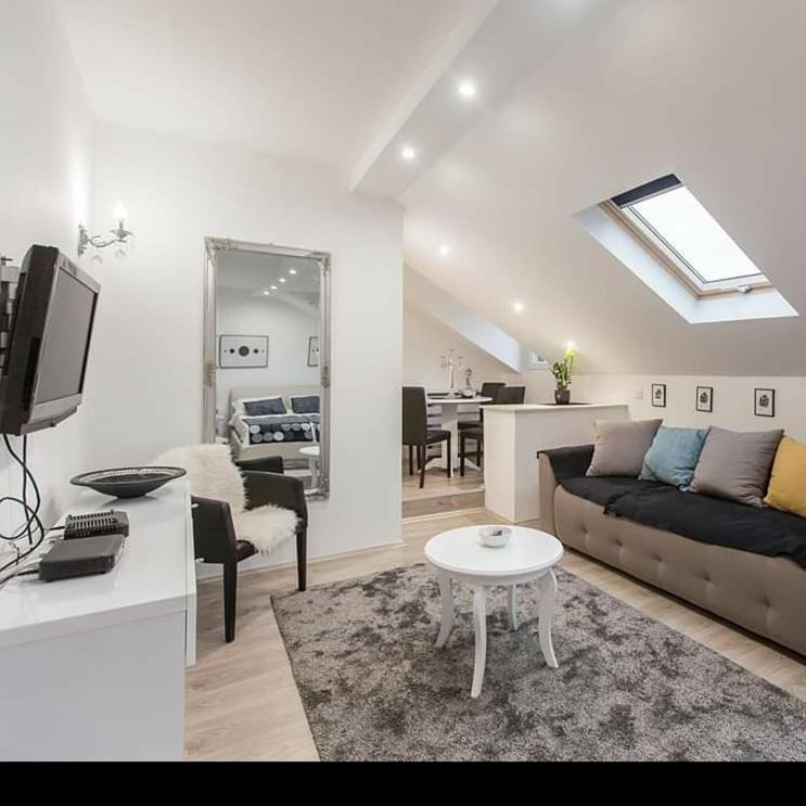Stan Na Dan Angel Apartment Novi Sad Ngoại thất bức ảnh