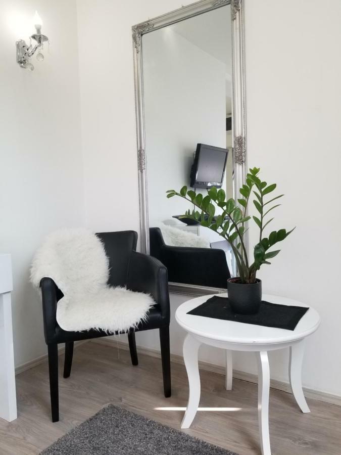 Stan Na Dan Angel Apartment Novi Sad Ngoại thất bức ảnh